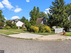16 Vividleaf Lane, Levittown PA 19054