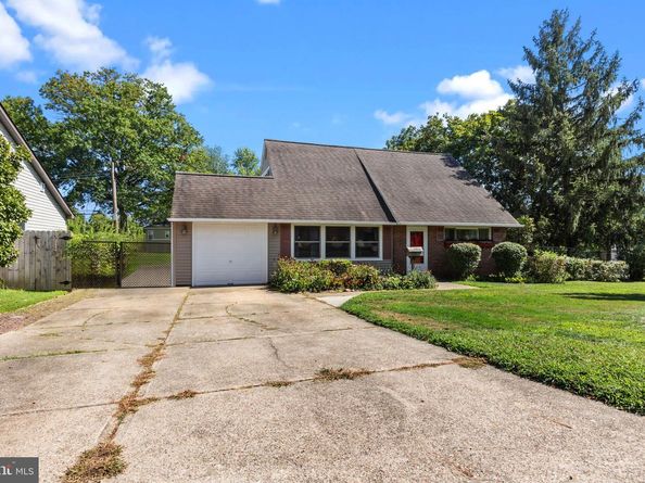 16 Vividleaf Lane, Levittown PA 19054