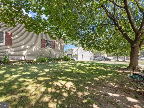 16 Vividleaf Lane, Levittown PA 19054