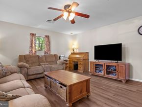 16 Vividleaf Lane, Levittown PA 19054