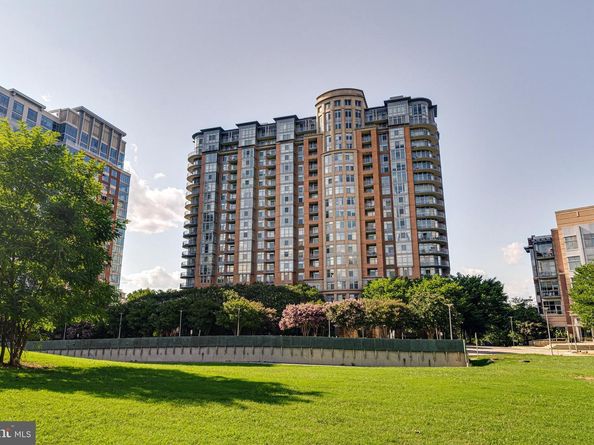 8220 Crestwood Heights Drive 316, Mclean VA 22102