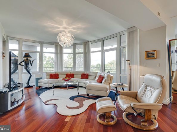 8220 Crestwood Heights Drive 316, Mclean VA 22102