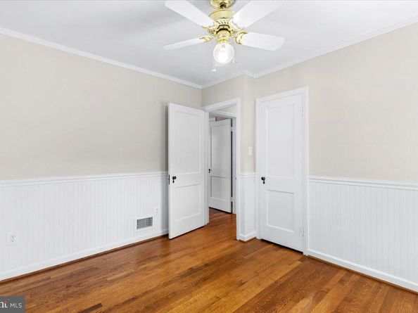 906 17TH Street S, Arlington VA 22202