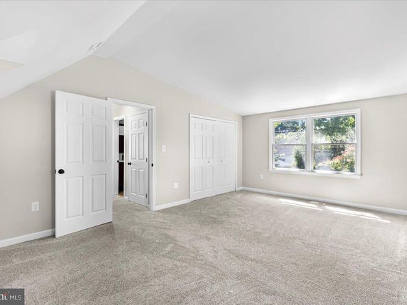 906 17TH Street S, Arlington VA 22202