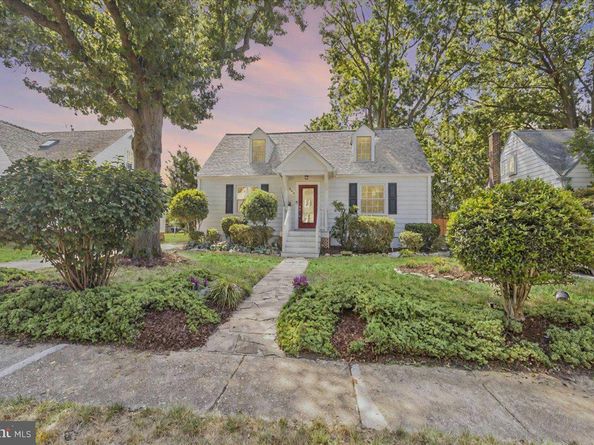 906 17TH Street S, Arlington VA 22202