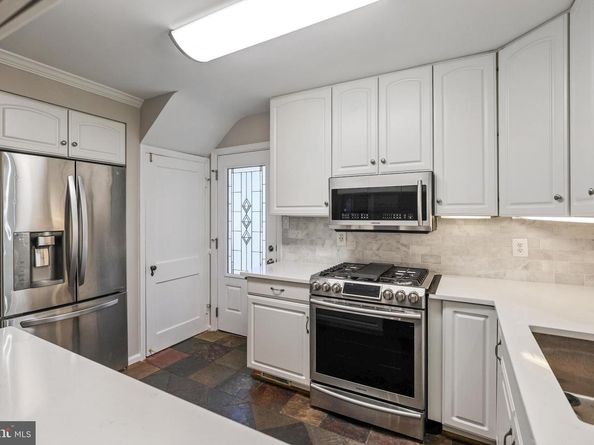 906 17TH Street S, Arlington VA 22202