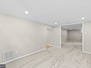 906 17TH Street S, Arlington VA 22202
