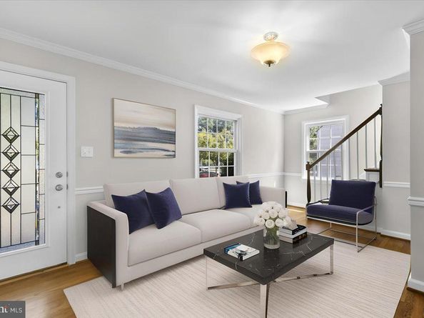 906 17TH Street S, Arlington VA 22202
