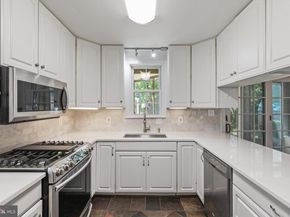 906 17TH Street S, Arlington VA 22202