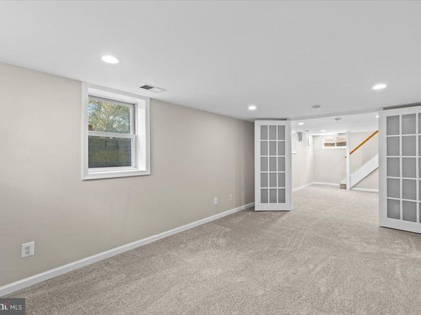 906 17TH Street S, Arlington VA 22202