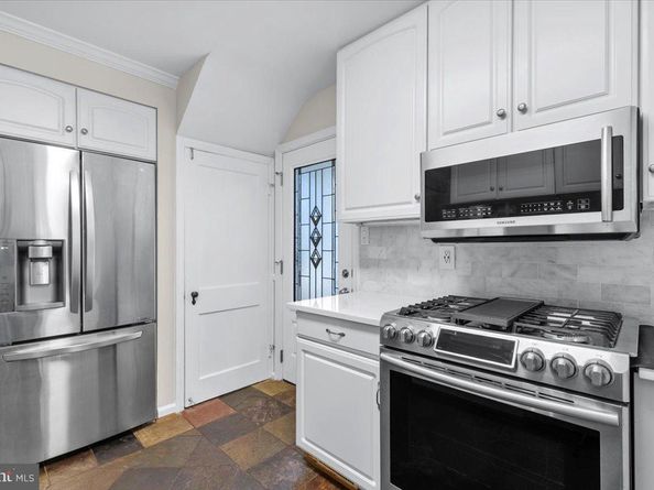 906 17TH Street S, Arlington VA 22202