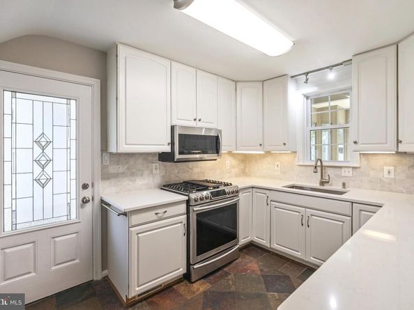 906 17TH Street S, Arlington VA 22202