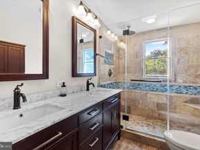 906 17TH Street S, Arlington VA 22202