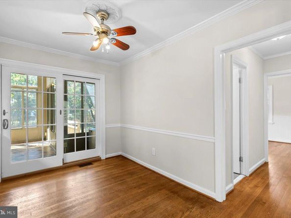 906 17TH Street S, Arlington VA 22202