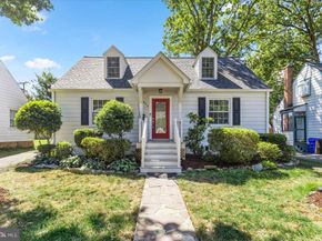906 17TH Street S, Arlington VA 22202