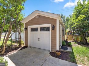 906 17TH Street S, Arlington VA 22202