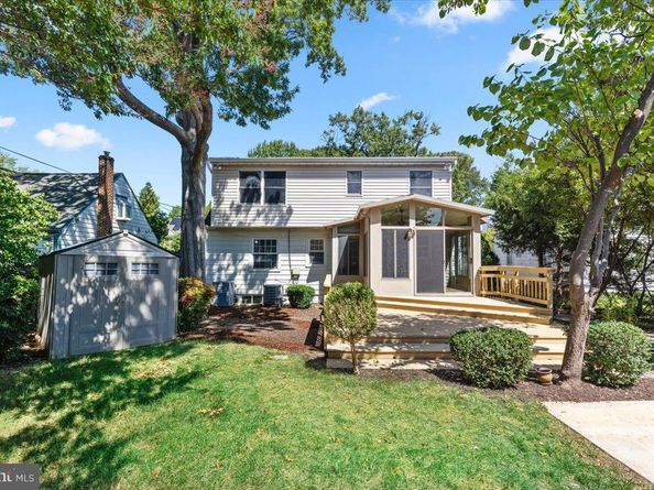 906 17TH Street S, Arlington VA 22202