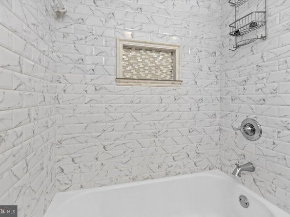 906 17TH Street S, Arlington VA 22202
