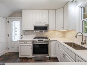 906 17TH Street S, Arlington VA 22202