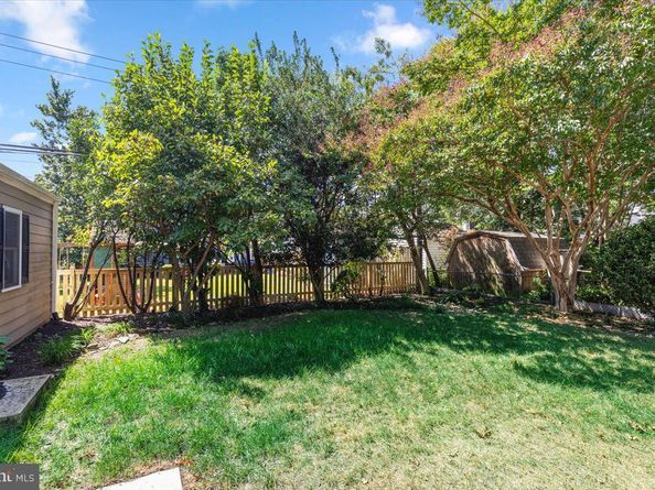 906 17TH Street S, Arlington VA 22202