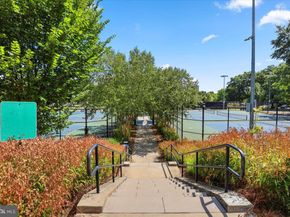 906 17TH Street S, Arlington VA 22202