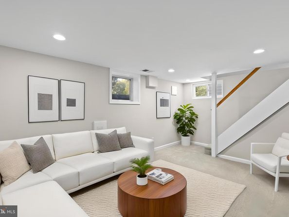 906 17TH Street S, Arlington VA 22202