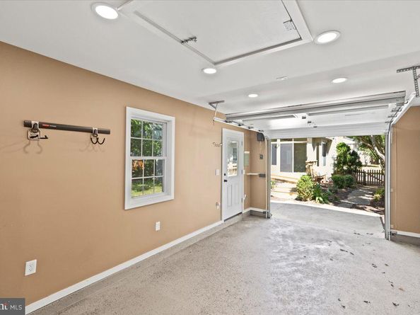 906 17TH Street S, Arlington VA 22202