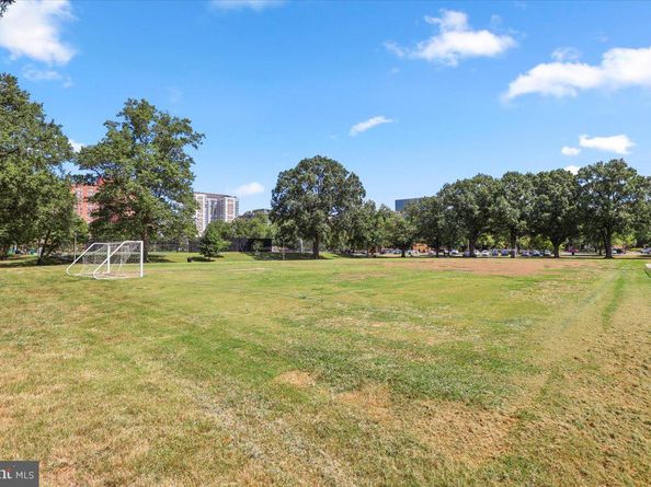 906 17TH Street S, Arlington VA 22202