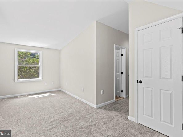 906 17TH Street S, Arlington VA 22202