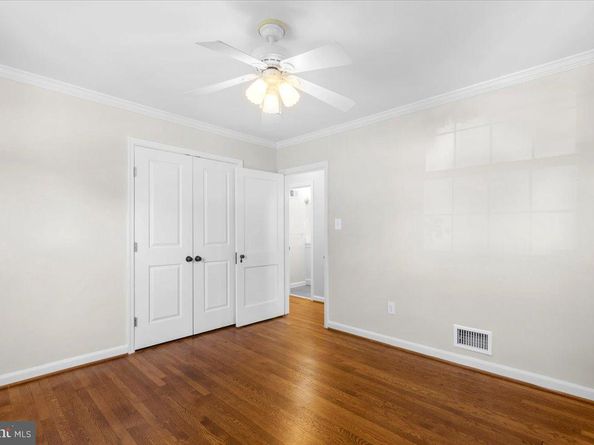 906 17TH Street S, Arlington VA 22202