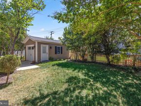 906 17TH Street S, Arlington VA 22202