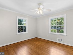 906 17TH Street S, Arlington VA 22202