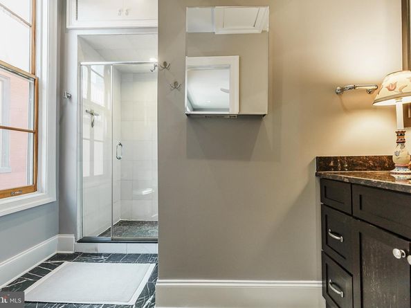 2049 Walnut Street 1R, Philadelphia PA 19103