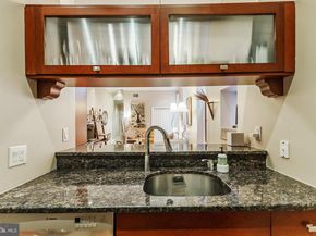 2049 Walnut Street 1R, Philadelphia PA 19103