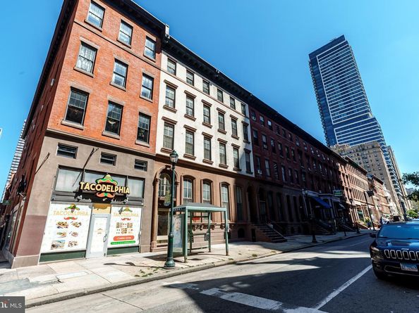 2049 Walnut Street 1R, Philadelphia PA 19103
