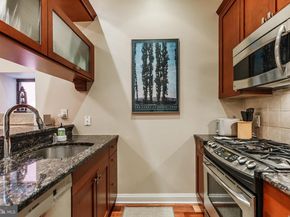2049 Walnut Street 1R, Philadelphia PA 19103