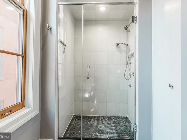 2049 Walnut Street 1R, Philadelphia PA 19103