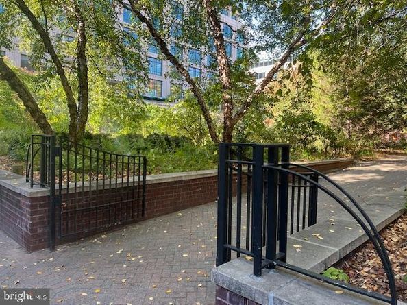 1050 N Stuart Street 701, Arlington VA 22201