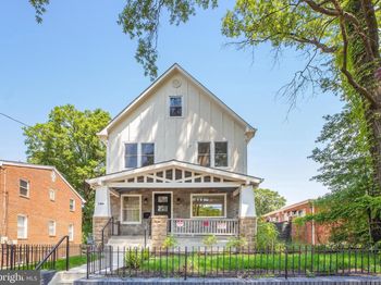 2806 Franklin Street NE