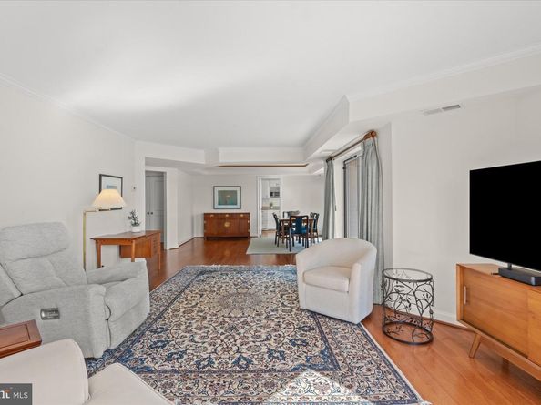 1250 S Washington Street 124, Alexandria VA 22314