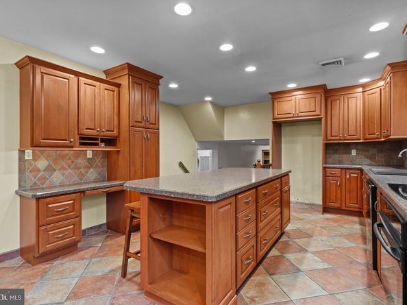 216 Buttonwood Drive, Langhorne PA 19053