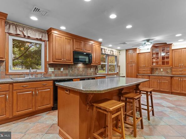 216 Buttonwood Drive, Langhorne PA 19053
