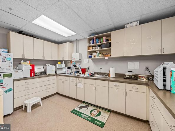 405 W Wayne Avenue, Wayne PA 19087