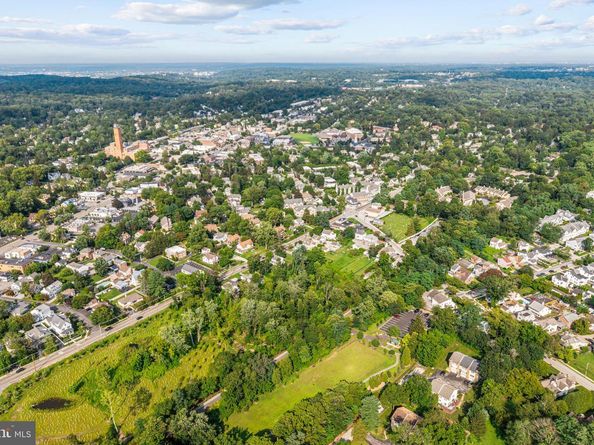 405 W Wayne Avenue, Wayne PA 19087
