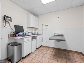 405 W Wayne Avenue, Wayne PA 19087