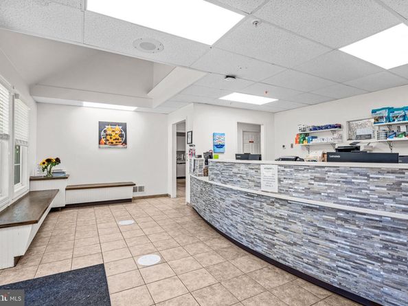 405 W Wayne Avenue, Wayne PA 19087