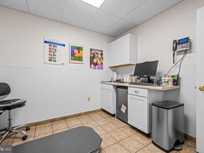 405 W Wayne Avenue, Wayne PA 19087