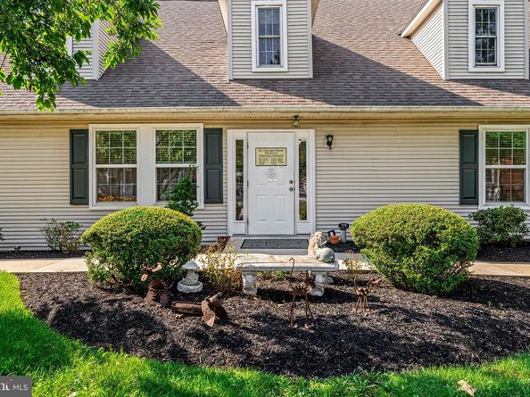 405 W Wayne Avenue, Wayne PA 19087