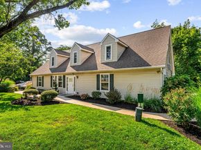 405 W Wayne Avenue, Wayne PA 19087