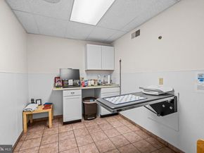 405 W Wayne Avenue, Wayne PA 19087